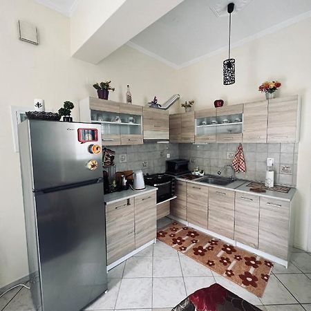 See And City Apartment Aigio Exterior photo
