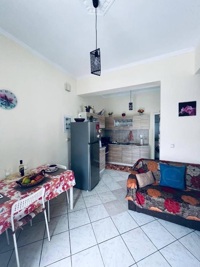 See And City Apartment Aigio Exterior photo