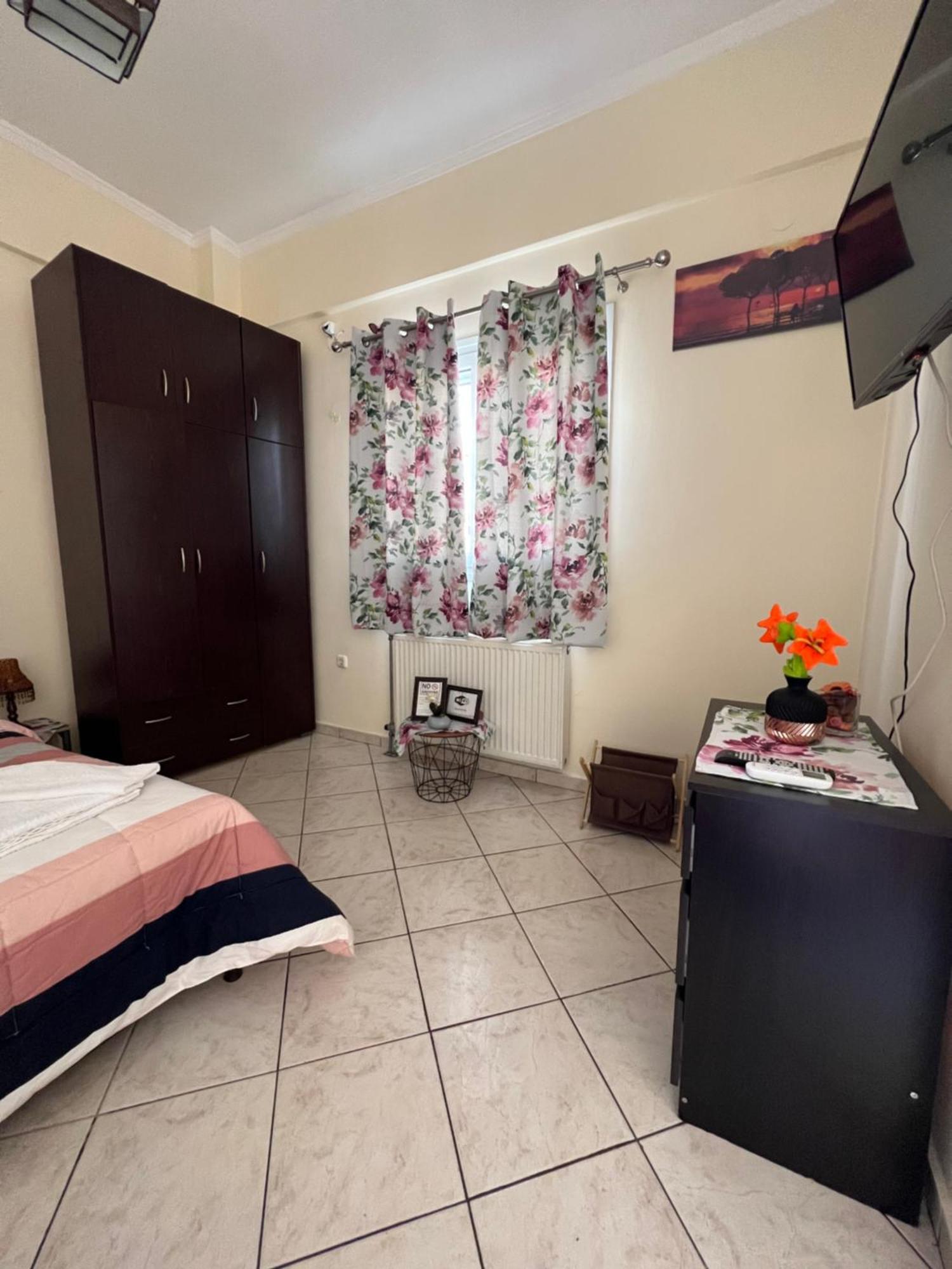 See And City Apartment Aigio Exterior photo